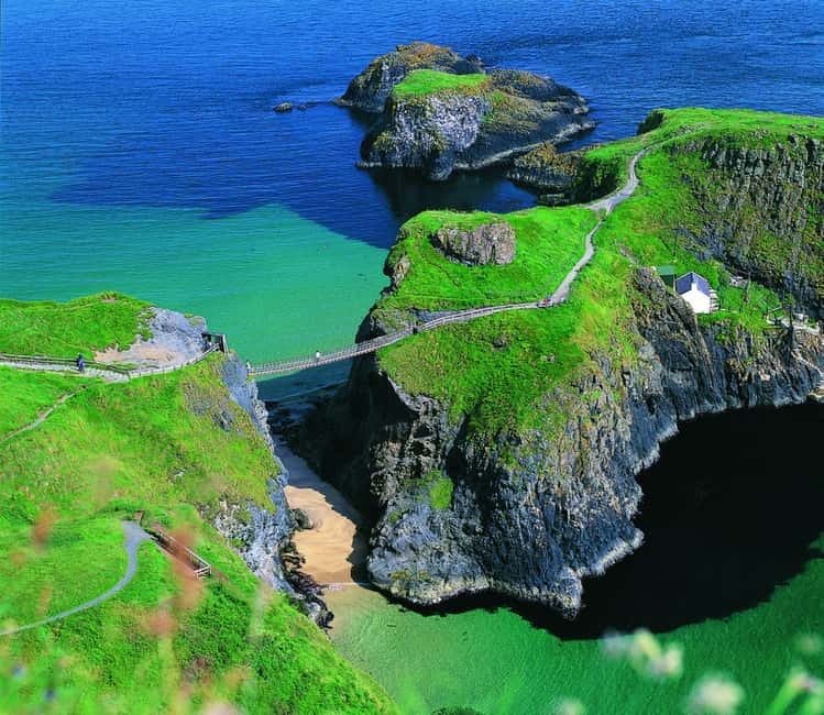 From Belfast: Causeway Express Tour Shore Excursion - Guide quality, coach comfort, and front seats