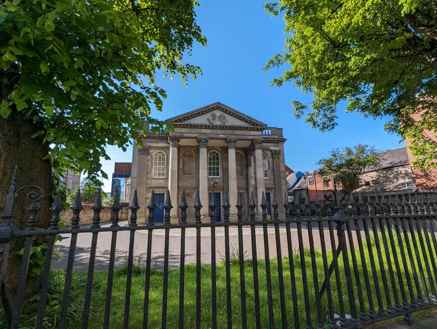 German Walking Tour City centre Belfast- Belfast entdecken - St. Anne’s Cathedral and the Linen Quarter
