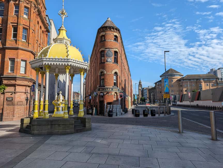 German Walking Tour City centre Belfast- Belfast entdecken - High Street, the Albert Clock, and the Big Fish