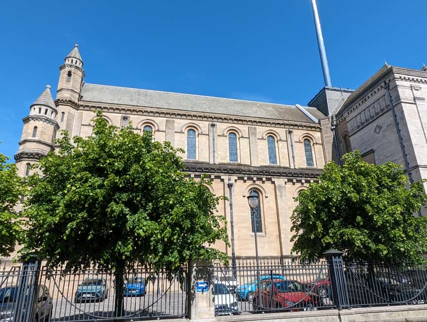 German Walking Tour City centre Belfast- Belfast entdecken - Sabine’s guiding style