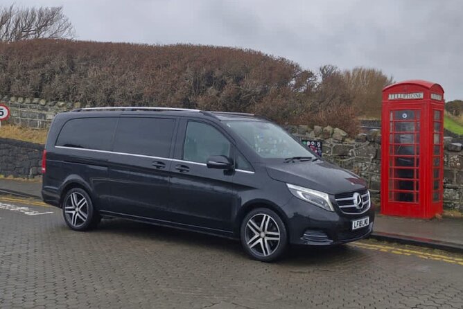 Giants Causeway Private Tour - Belfast’s Peace Walls and black taxi tour