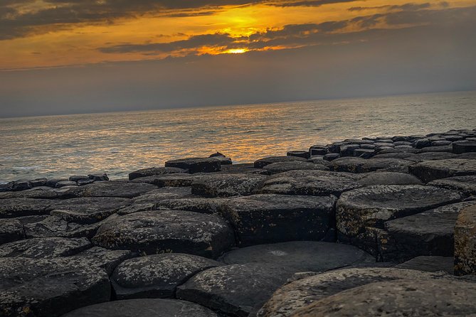 Giants Causeway Tour from Belfast + FREE Belfast Mural Tour - Bushmills Distillery and the whiskey option