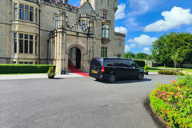 Giants Causeway Tour from Belfast in luxury 7 seater - Starting with Belfast’s Peace Walls