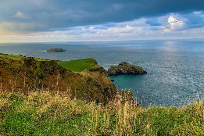 Northern Highlights Full-Day Guided Tour in Northern Ireland - Giant’s Causeway deserves the final spotlight