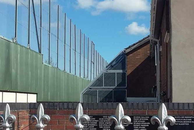 Official World Famous Belfast Black Taxi Tour - Armed murals and the last Shankill stop
