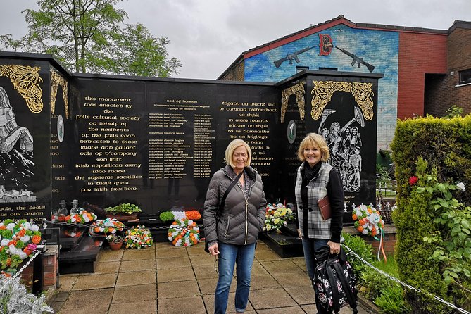Official World Famous Belfast Taxi Tour ™ - What the guides add