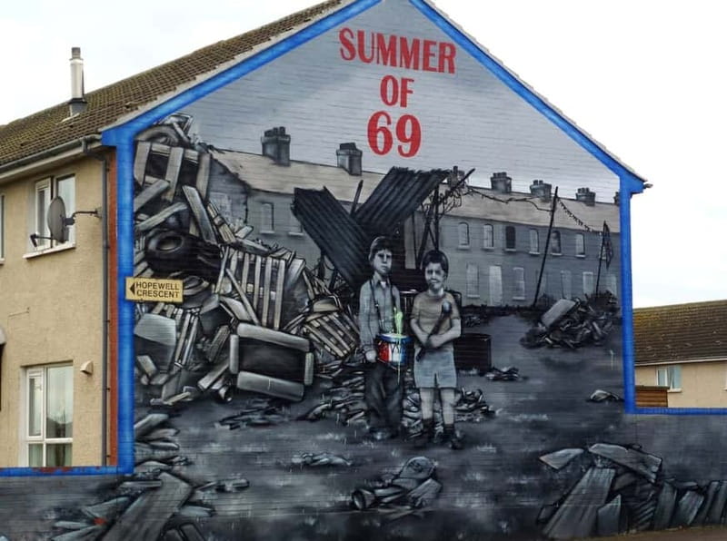 Political Wall Murals and Peacewall - The Falls Road and Shankill connection