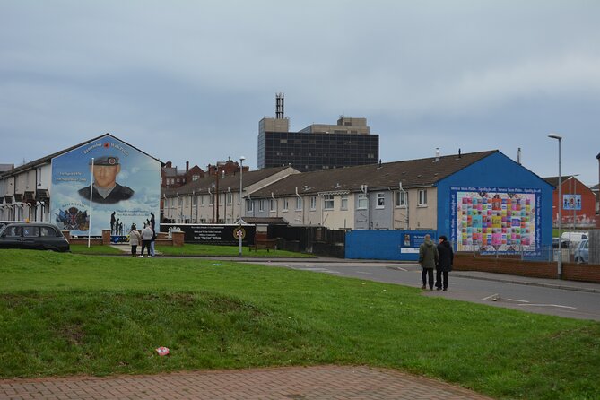Private 1 Hour Belfast Taxi cab Tour - Falls Road Library and Sinn Féin headquarters
