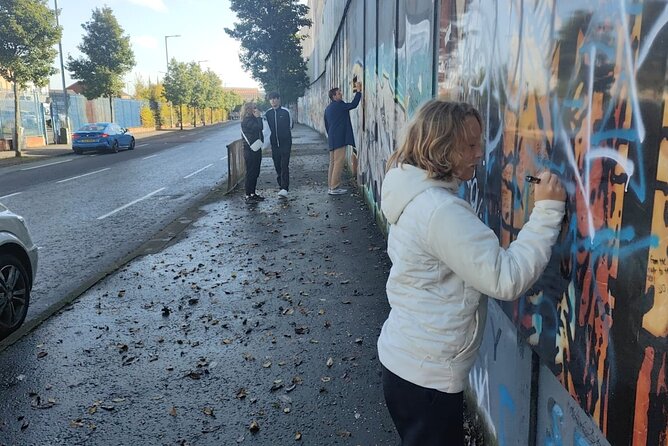 Private Belfast Black Taxi Tour - Reading the murals on Falls Road