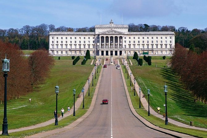 Private Driver Guided Day Tour of Belfast - Queen’s University and Botanic Gardens, 60 minutes