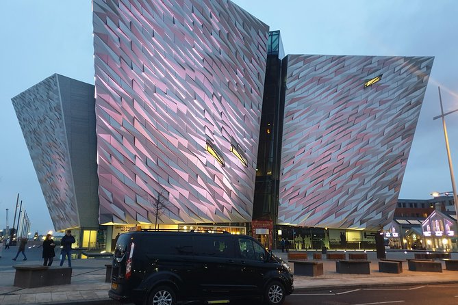 SHORE EXCURSIONS BELFAST / up to 5 tours in 1 day from CRUISE SHIP @ MICKS TOURS - City Hall and the shape of central Belfast