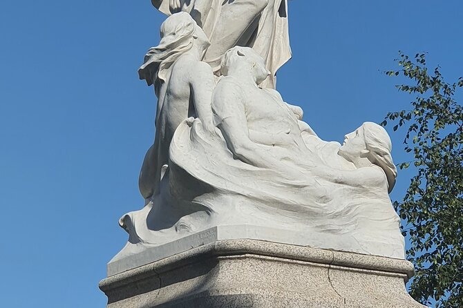 The Real Eclectic Belfast City Walking Tour/Experience. - From royal recognition to the River Lagan