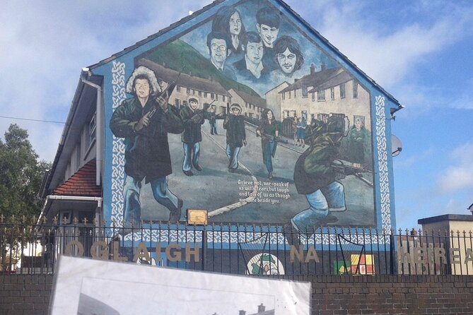 The Troubles and iconic award winning taxi 2hr private cab tour - The peace wall and the city’s unfinished story