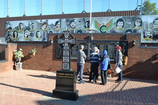 World Famous Private Belfast Troubles Taxi Cab Tour 2 Hour - Writing your name on Belfast’s Peace Wall